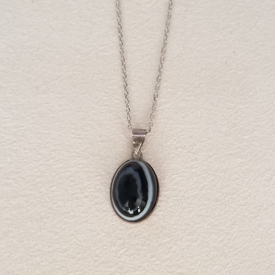 Onyx Oval Pendant